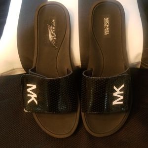 Micheal Kors Slide (sticker removed slight damage